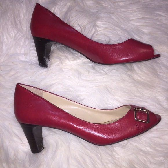 Ralph Lauren Red Leather Peep Toe Heels, 7.5M - Picture 3 of 7